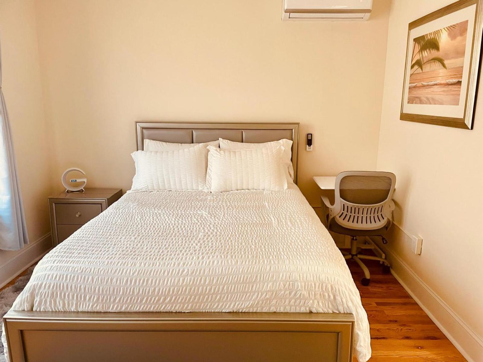 Apartmán Ooohlala! 2 Beds And 2 Full Baths W/Free Parking Newark Exteriér fotografie