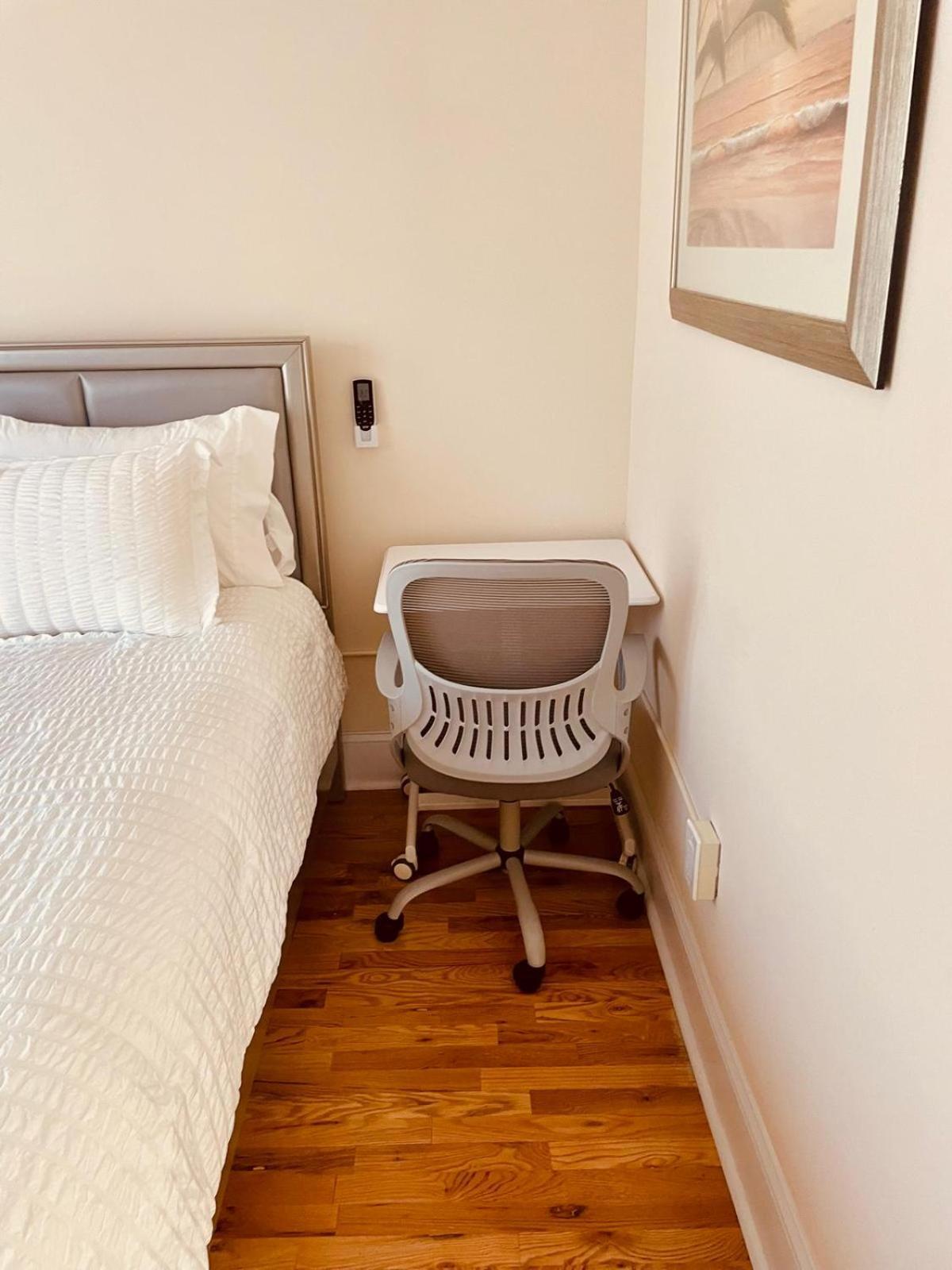 Apartmán Ooohlala! 2 Beds And 2 Full Baths W/Free Parking Newark Exteriér fotografie