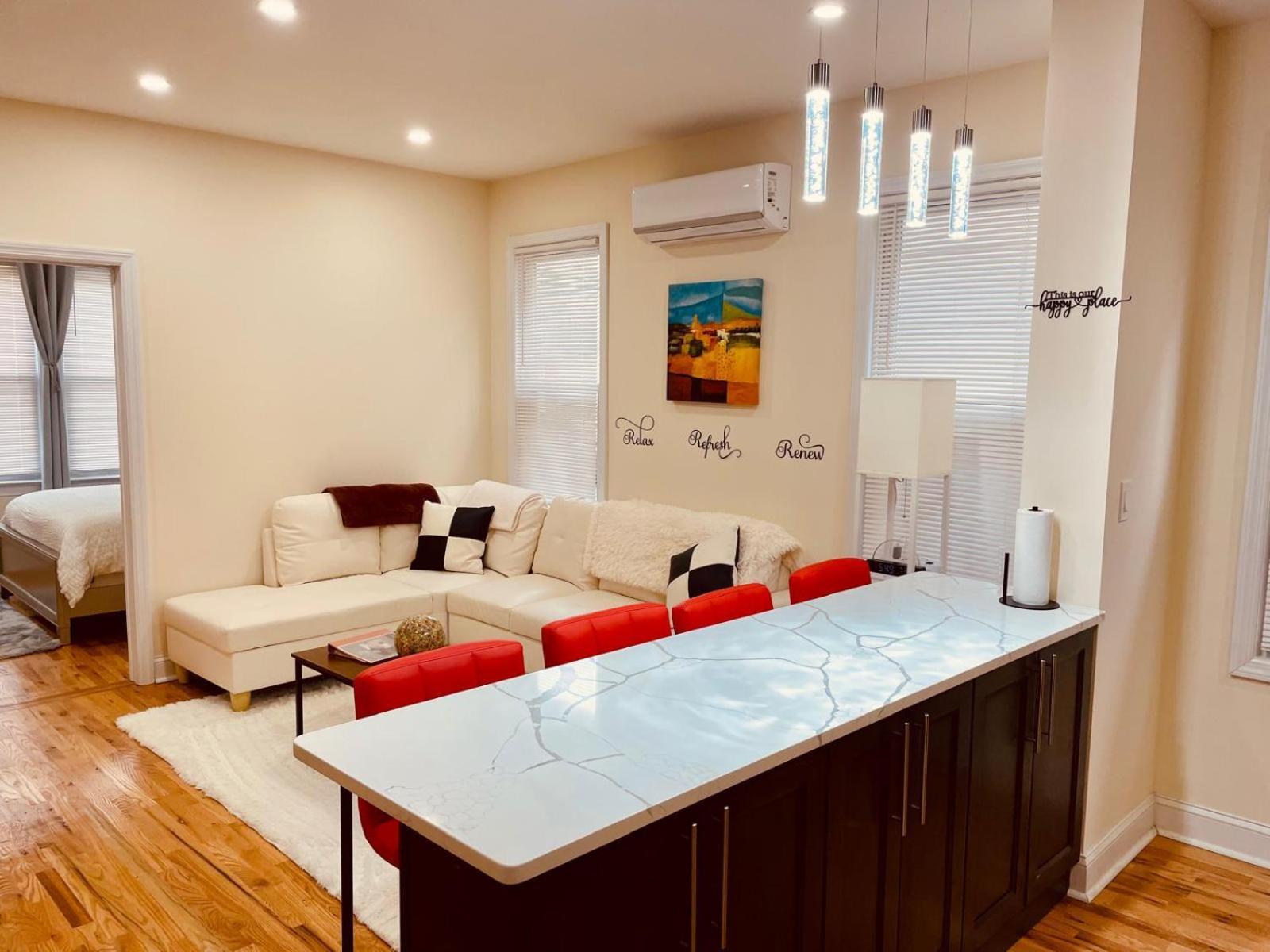Apartmán Ooohlala! 2 Beds And 2 Full Baths W/Free Parking Newark Exteriér fotografie