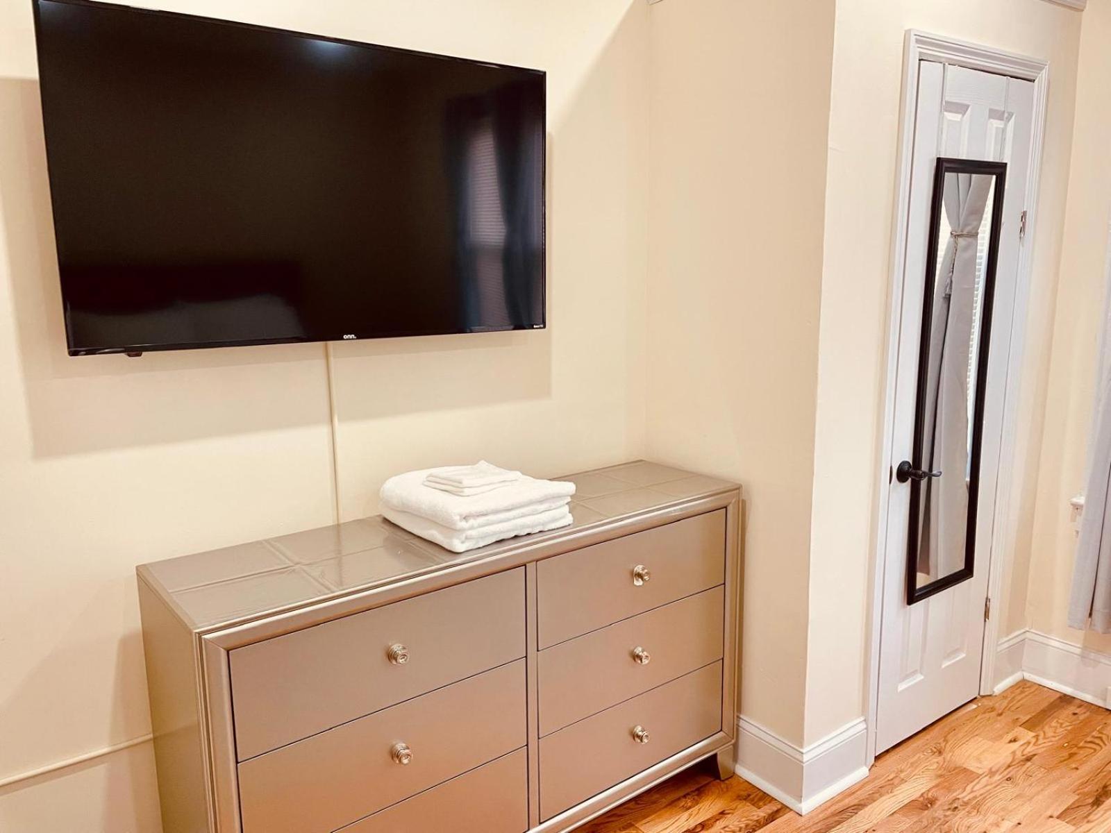 Apartmán Ooohlala! 2 Beds And 2 Full Baths W/Free Parking Newark Exteriér fotografie