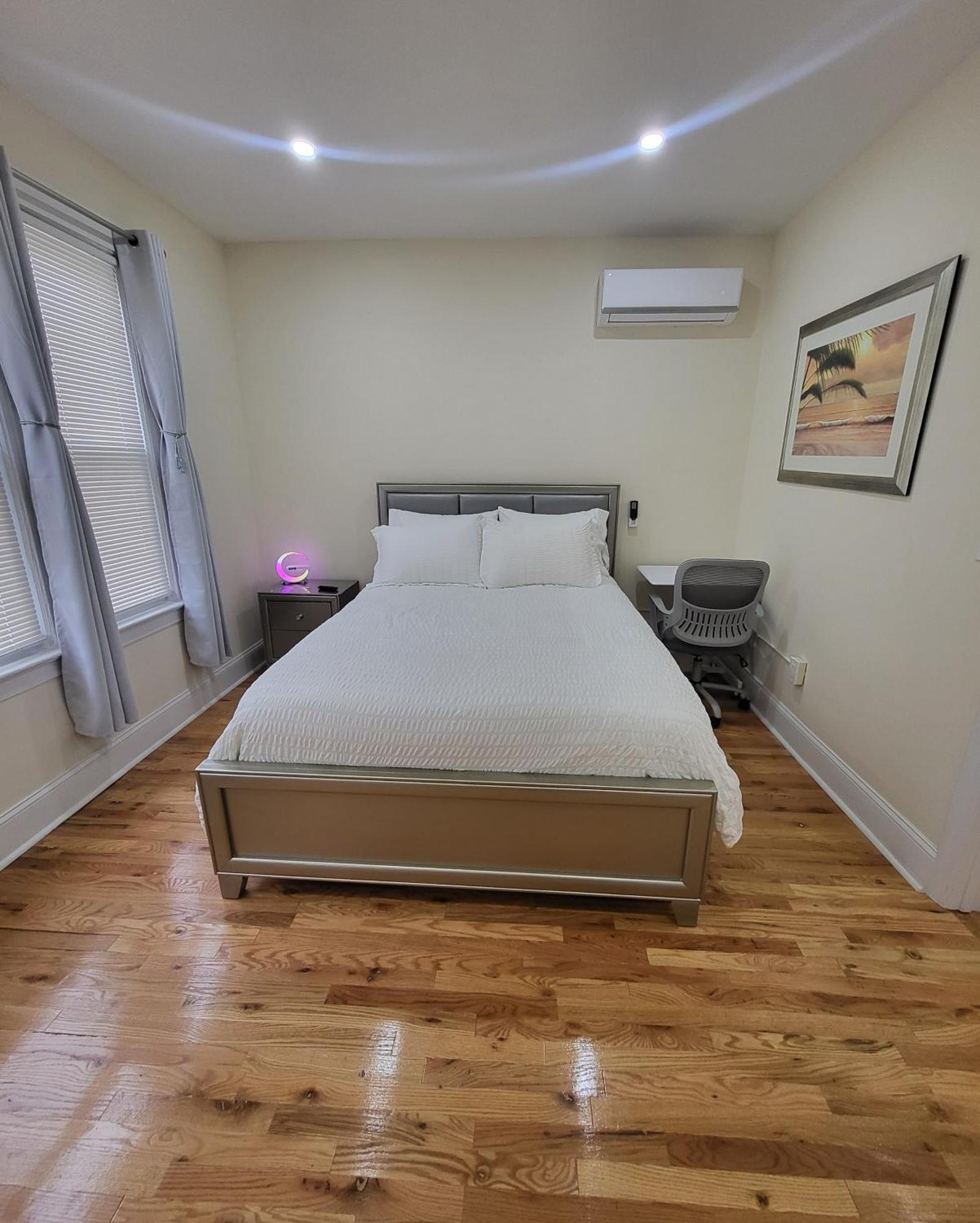 Apartmán Ooohlala! 2 Beds And 2 Full Baths W/Free Parking Newark Exteriér fotografie