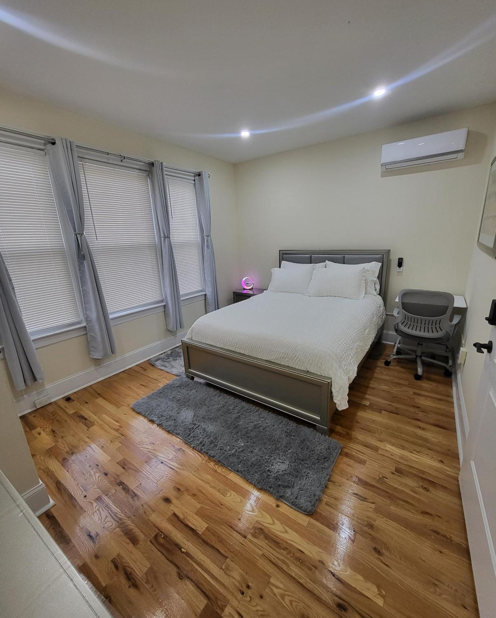 Apartmán Ooohlala! 2 Beds And 2 Full Baths W/Free Parking Newark Exteriér fotografie