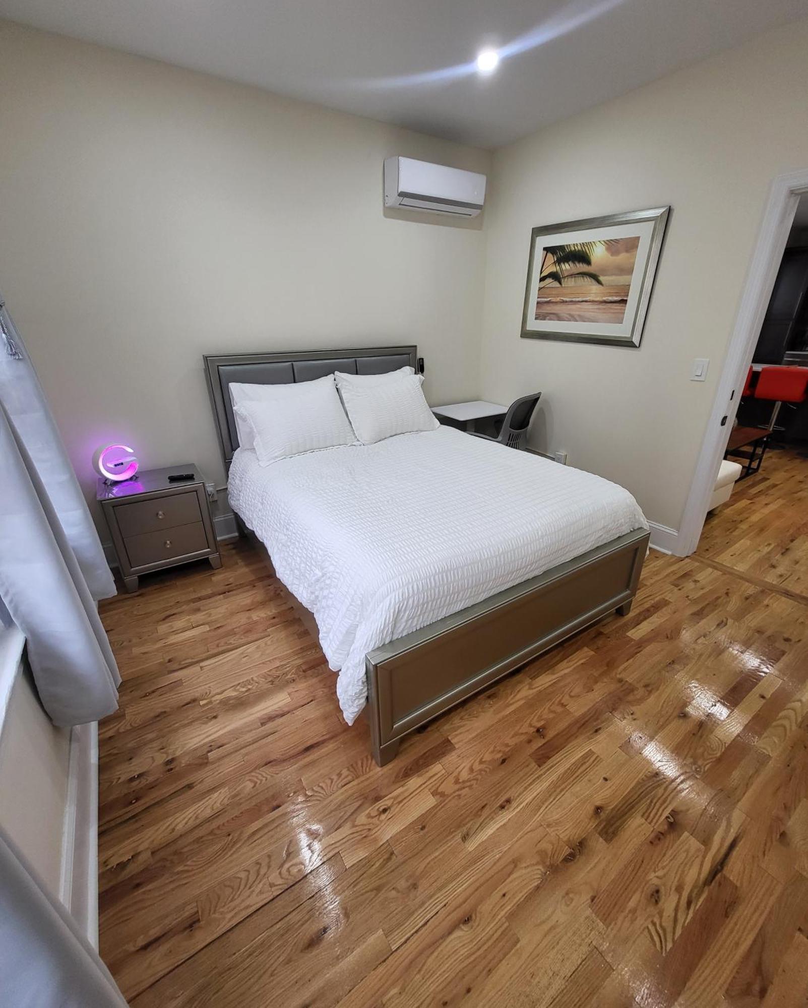 Apartmán Ooohlala! 2 Beds And 2 Full Baths W/Free Parking Newark Exteriér fotografie