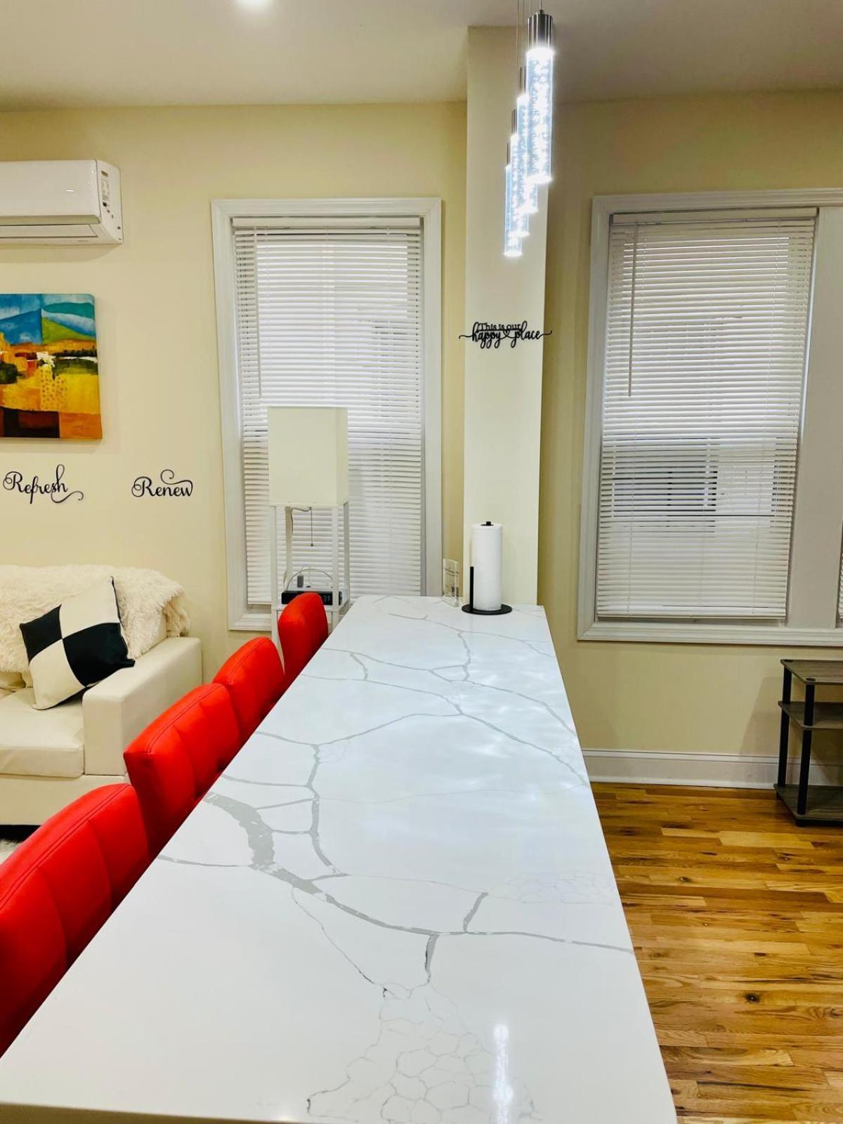 Apartmán Ooohlala! 2 Beds And 2 Full Baths W/Free Parking Newark Exteriér fotografie