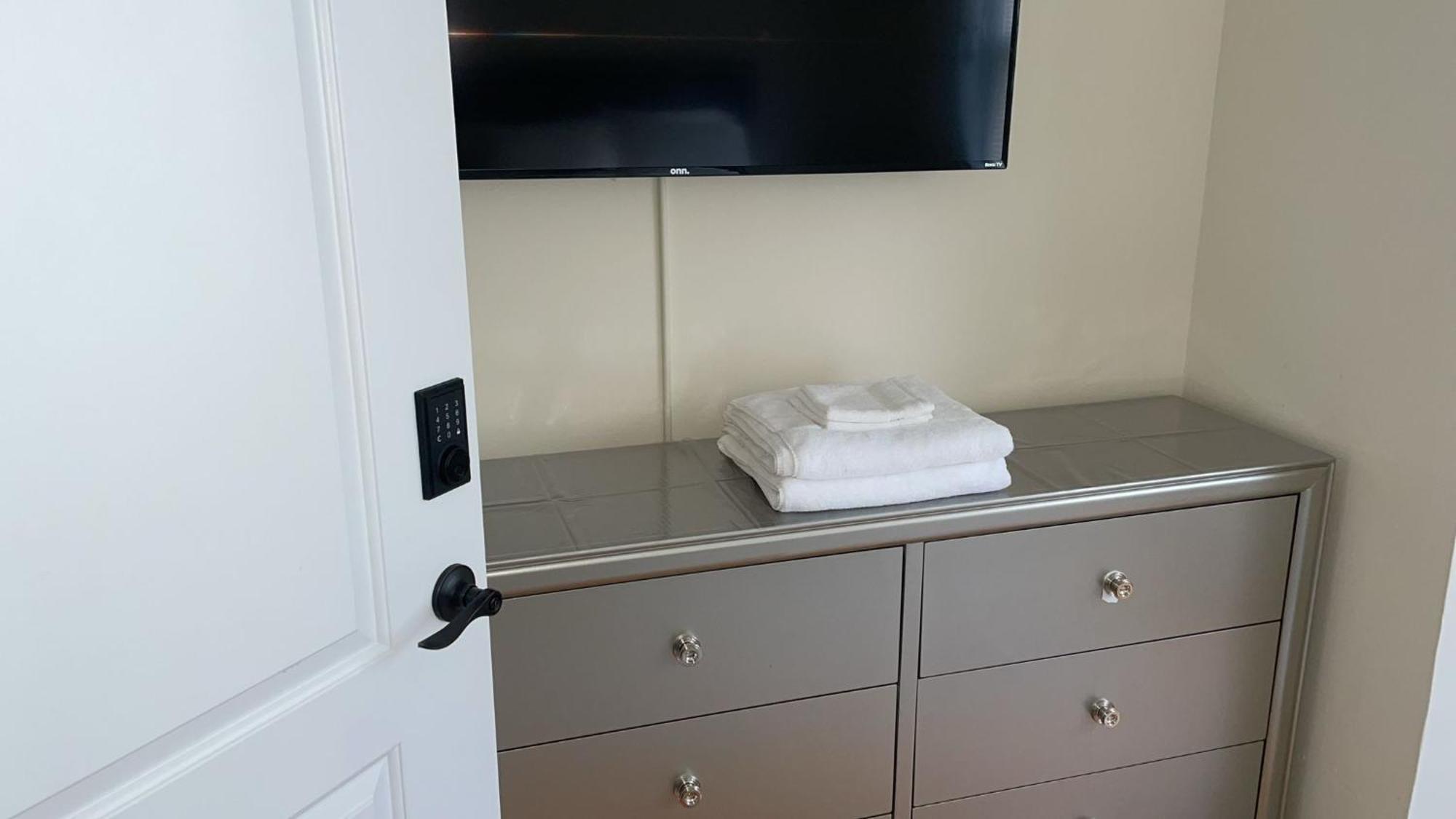 Apartmán Ooohlala! 2 Beds And 2 Full Baths W/Free Parking Newark Exteriér fotografie