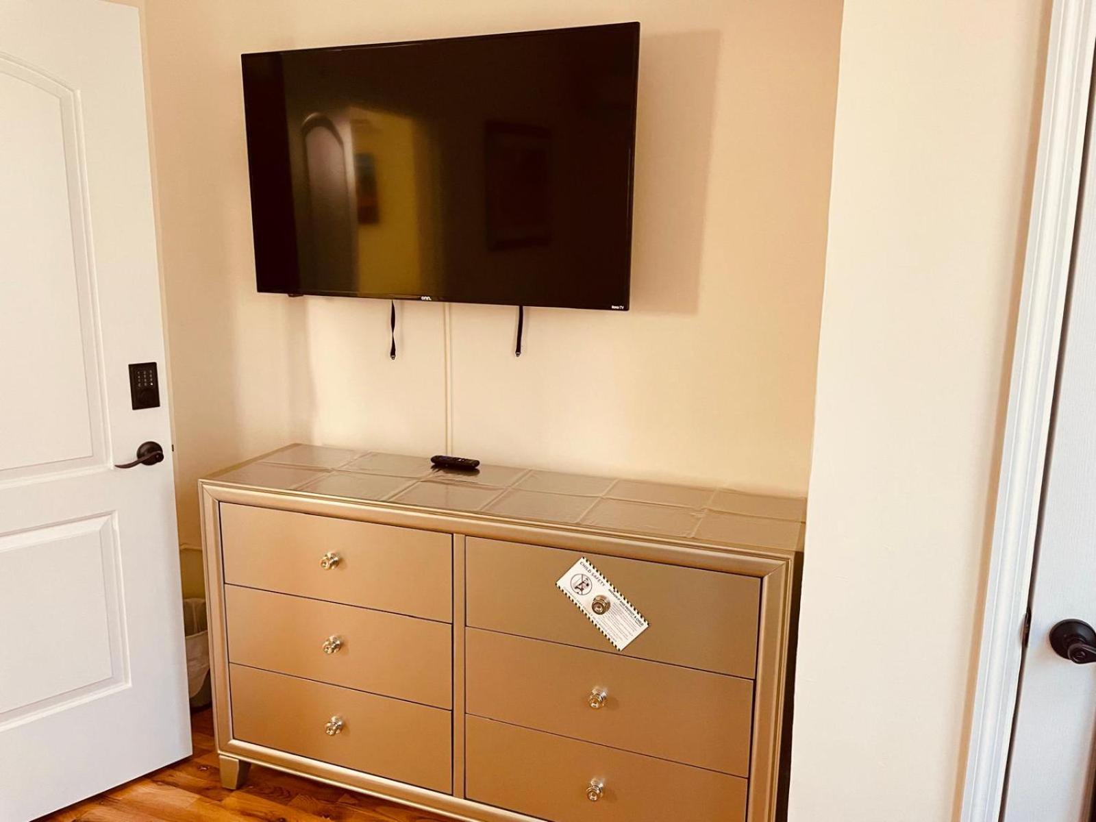 Apartmán Ooohlala! 2 Beds And 2 Full Baths W/Free Parking Newark Exteriér fotografie